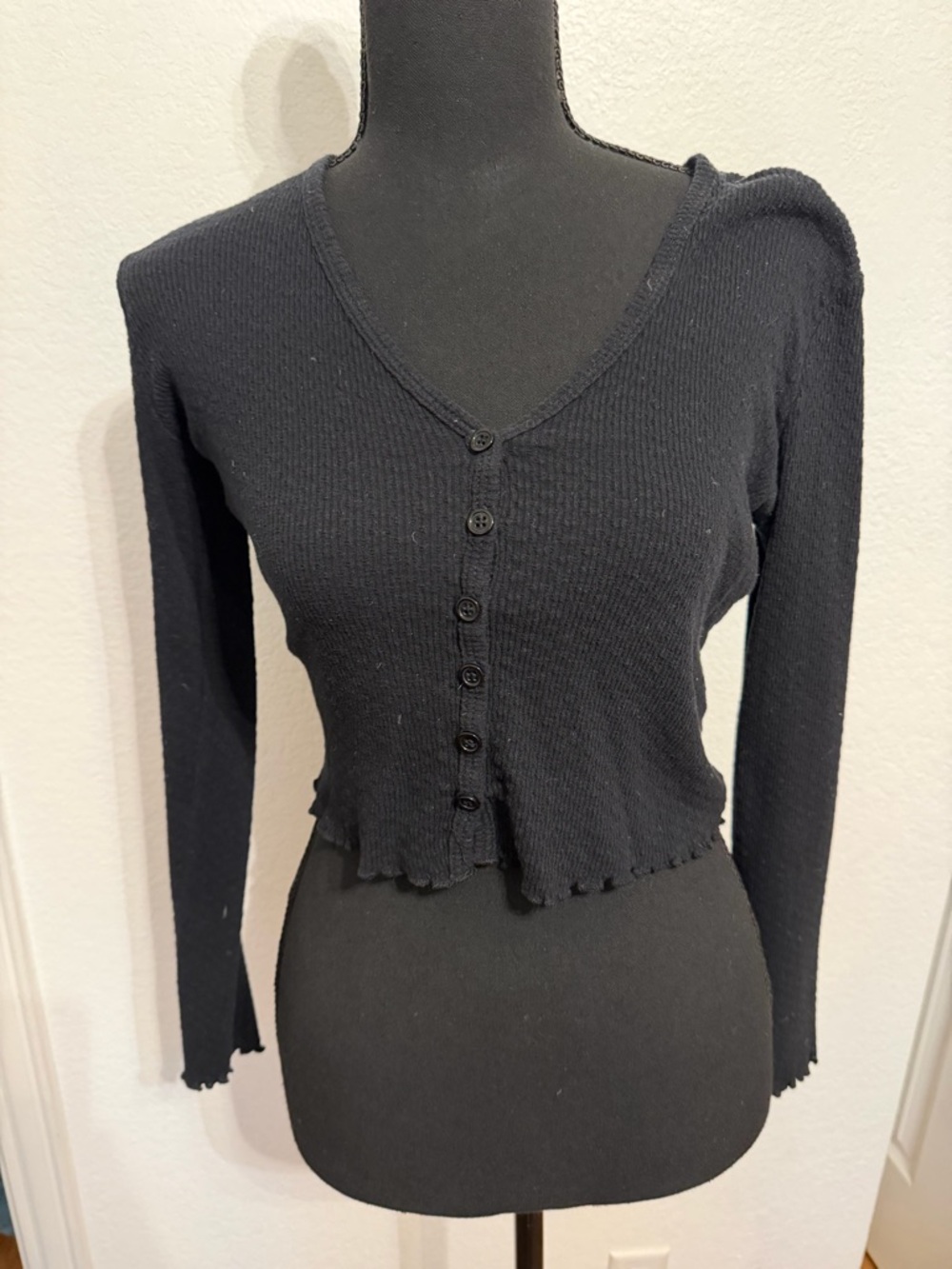 Sky and Sparrow Black Ribbed Button-Up Top